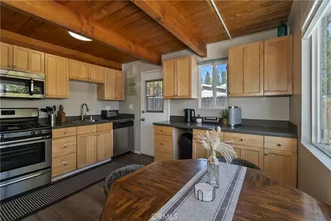 Kitchen - 728 W Aeroplane, Big Bear City, CA 92314 photo 1 of 3