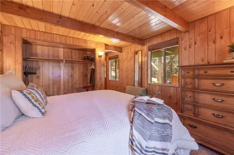 Bedroom - 1109 Brookside, Fawnskin, CA 92333 photo 6 of 7