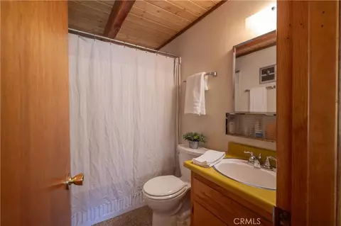 Bath - 1109 Brookside, Fawnskin, CA 92333 photo 2 of 2