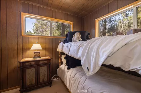 Bedroom - 1109 Brookside, Fawnskin, CA 92333 photo 2 of 7