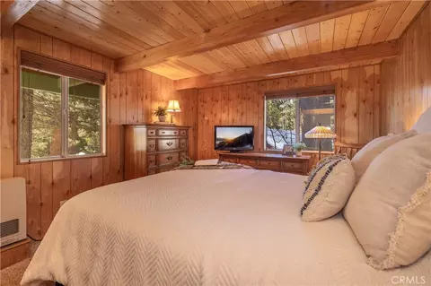 Bedroom - 1109 Brookside, Fawnskin, CA 92333 photo 5 of 7