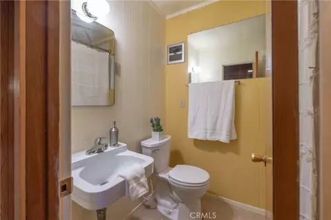 Bath - 1109 Brookside, Fawnskin, CA 92333 photo 1 of 2