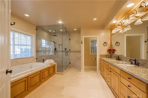 Bath - 173 Grizzly Rd, Lake Arrowhead, CA 92352 photo 4 of 6