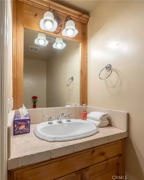 Bath - 173 Grizzly Rd, Lake Arrowhead, CA 92352 photo 1 of 6