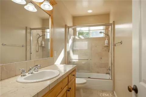 Bath - 173 Grizzly Rd, Lake Arrowhead, CA 92352 photo 3 of 6