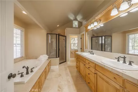 Bath - 173 Grizzly Rd, Lake Arrowhead, CA 92352 photo 2 of 6