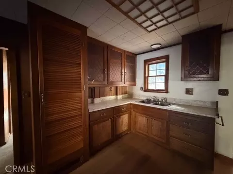 Kitchen - 9504 Summit, Forest Falls, CA 92339 photo 2 of 2