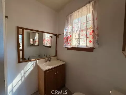 Bath - 9504 Summit, Forest Falls, CA 92339 photo 3 of 4