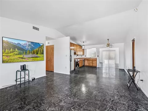 Living - 18449 Hackberry, Hesperia, CA 92345 photo 4 of 7