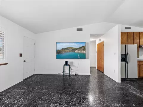Living - 18449 Hackberry, Hesperia, CA 92345 photo 3 of 7