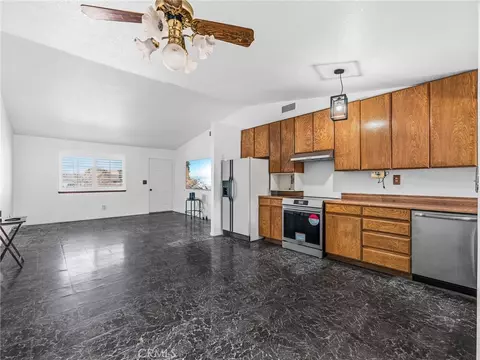 Living - 18449 Hackberry, Hesperia, CA 92345 photo 5 of 7