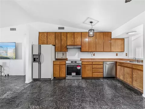 Kitchen - 18449 Hackberry, Hesperia, CA 92345 photo 1 of 2