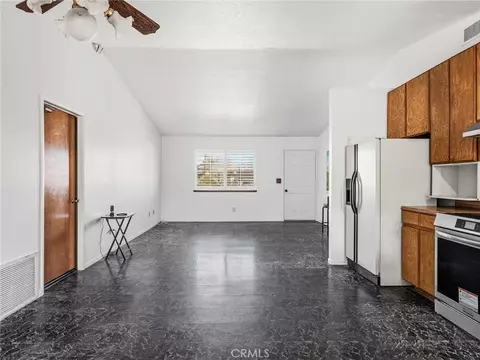 Living - 18449 Hackberry, Hesperia, CA 92345 photo 2 of 7