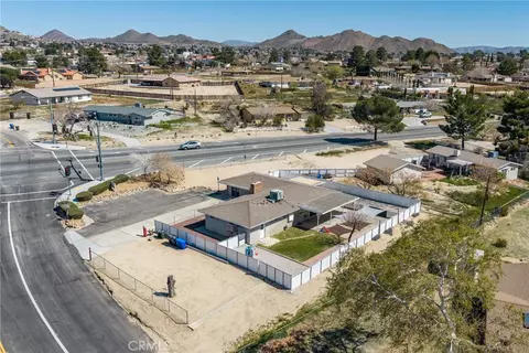 View/Area - 15637 Tuscola, Apple Valley, CA 92307 photo 7 of 18