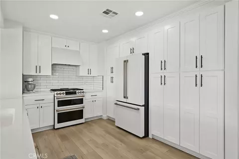Kitchen - 31397 Mesa Dr, Redlands, CA 92373 photo 2 of 4