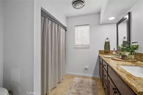 Bath - 31397 Mesa Dr, Redlands, CA 92373 photo 5 of 6