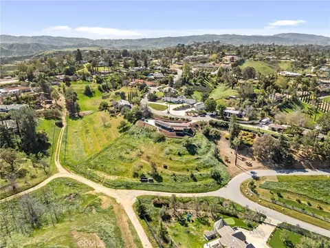 View/Area - 31397 Mesa Dr, Redlands, CA 92373 photo 2 of 5