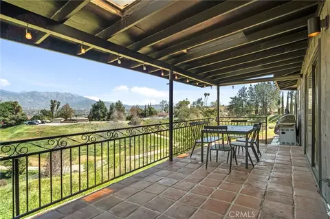 Exterior - 31397 Mesa Dr, Redlands, CA 92373 photo 3 of 10