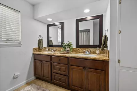 Bath - 31397 Mesa Dr, Redlands, CA 92373 photo 6 of 6