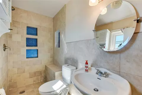 Bath - 1602 Glover St, Redlands, CA 92374 photo 1 of 2