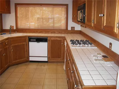 Kitchen - 21636 Sawpit Cyn, Cedarpines Park, CA 92322 photo 2 of 6