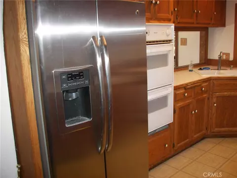 Kitchen - 21636 Sawpit Cyn, Cedarpines Park, CA 92322 photo 5 of 6