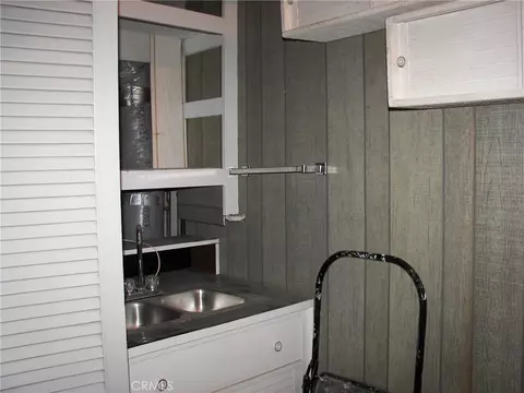 Kitchen - 21636 Sawpit Cyn, Cedarpines Park, CA 92322 photo 4 of 6