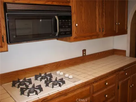 Kitchen - 21636 Sawpit Cyn, Cedarpines Park, CA 92322 photo 6 of 6