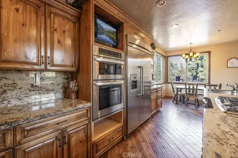 Kitchen - 1086 Heritage, Big Bear City, CA 92314 photo 2 of 3