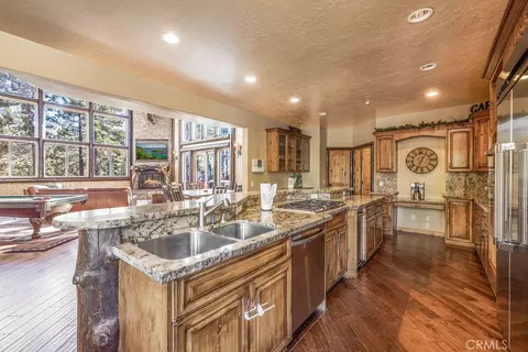 Kitchen - 1086 Heritage, Big Bear City, CA 92314 photo 3 of 3