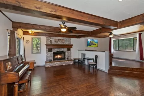 Living - 948 Arbula, Crestline, CA 92325 photo 2 of 4