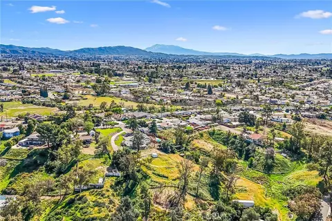 View/Area - 33574 Washington Dr, Yucaipa, CA 92399 photo 12 of 20