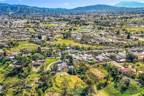 View/Area - 33574 Washington Dr, Yucaipa, CA 92399 photo 11 of 20