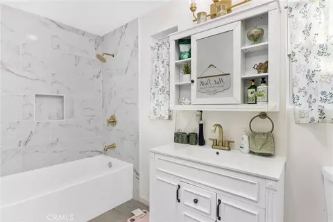 Bath - 33574 Washington Dr, Yucaipa, CA 92399 photo 2 of 2