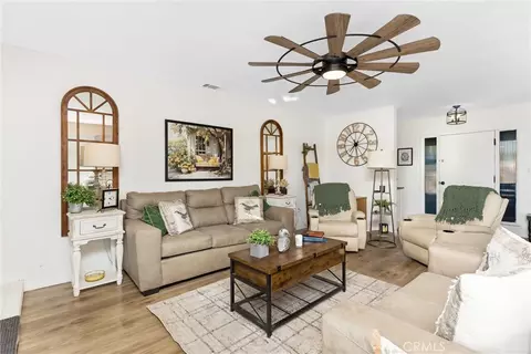 Living - 33574 Washington Dr, Yucaipa, CA 92399 photo 2 of 5