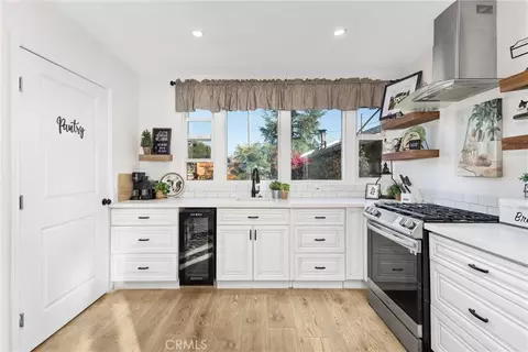 Kitchen - 33574 Washington Dr, Yucaipa, CA 92399 photo 2 of 4
