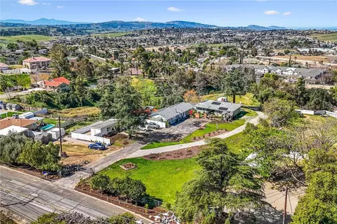 View/Area - 33574 Washington Dr, Yucaipa, CA 92399 photo 5 of 20