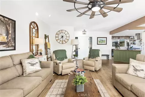 Living - 33574 Washington Dr, Yucaipa, CA 92399 photo 3 of 5