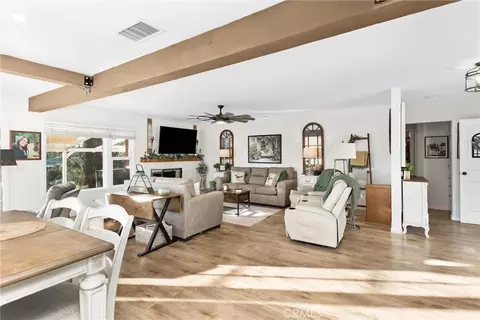 Living - 33574 Washington Dr, Yucaipa, CA 92399 photo 4 of 5