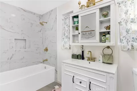 Bath - 33574 Washington Dr, Yucaipa, CA 92399 photo 2 of 2