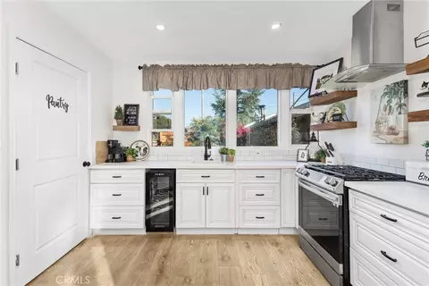 Kitchen - 33574 Washington Dr, Yucaipa, CA 92399 photo 2 of 4