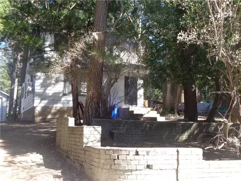 863 Big Oak Rd, Crestline, CA 92325