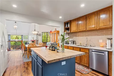 27528 Ashwood Ln, Lake Arrowhead, CA 92352