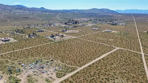 2 Via Seco, Apple Valley, CA 92308 photo 2