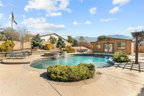 35316 Dry Creek Rd, Yucaipa, CA 92399