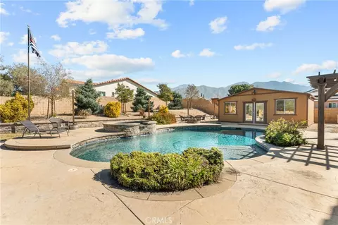 35316 Dry Creek Rd, Yucaipa, CA 92399