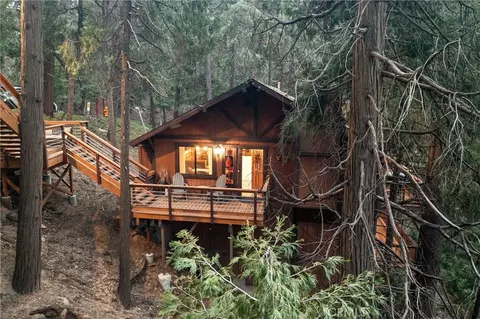 24166 Cresta, Crestline, CA 92325