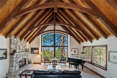26071 Walnut Hls, Lake Arrowhead, CA 92352