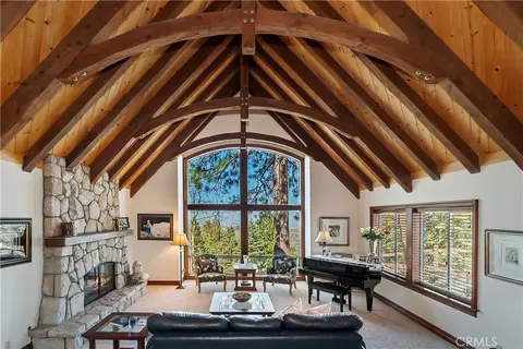 26071 Walnut Hls, Lake Arrowhead, CA 92352