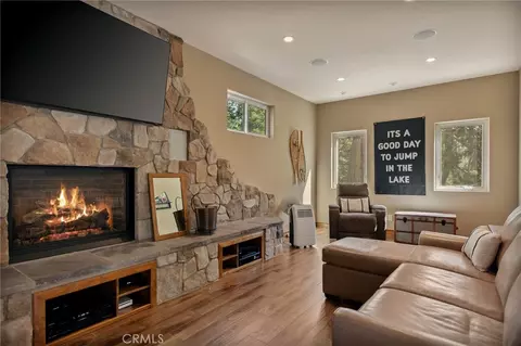 Living - 915 Trinity, Lake Arrowhead, CA 92352 photo 2 of 2